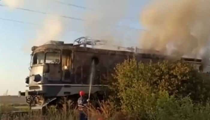 Incendiu la locomotiva unui tren. 20 de persoane s-au autoevacuat