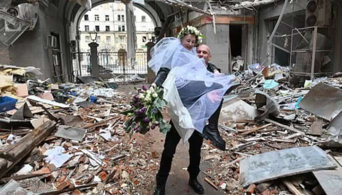 Dragoste în vreme de război. Un cuplu din Harkov şi-a sărbătorit nunta printre ruine