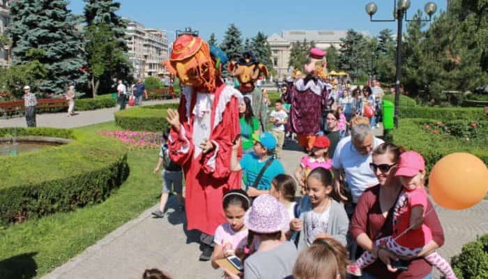 Târg artă stradală de Florii, în centrul Ploieştiului