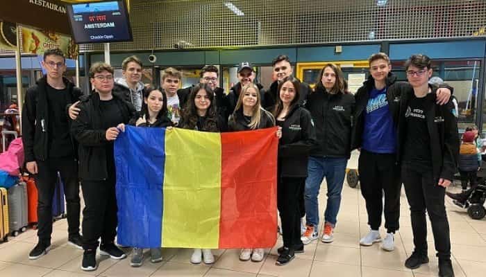 Elevii de la InfO1 Robotics (CNILC Ploiești) au plecat spre Houston. Prahovenii reprezintă România la Campionatul Mondial de Robotică