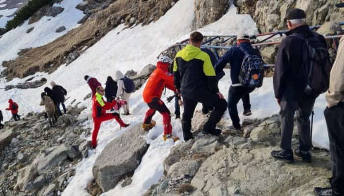 Peste 20 de turişti blocaţi în Bucegi, coborâţi sâmbătă de salvamontişti