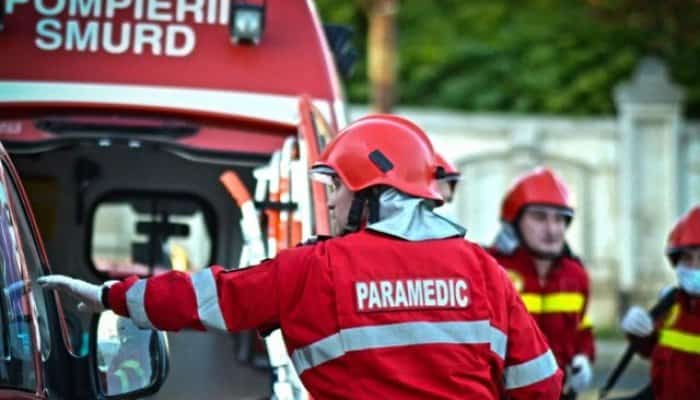 Un tânăr de 23 de ani a murit şi o fată de 19 a fost rănită grav, într-un accident pe DN 17