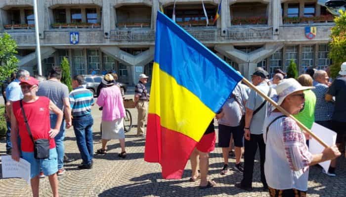 Protestele continuă. UAP anunţă că va scoate ploieştenii în stradă până se reia alimentarea cu apă caldă