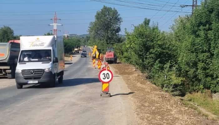 Au început lucrările din fonduri europene pe DJ720, în Floreşti