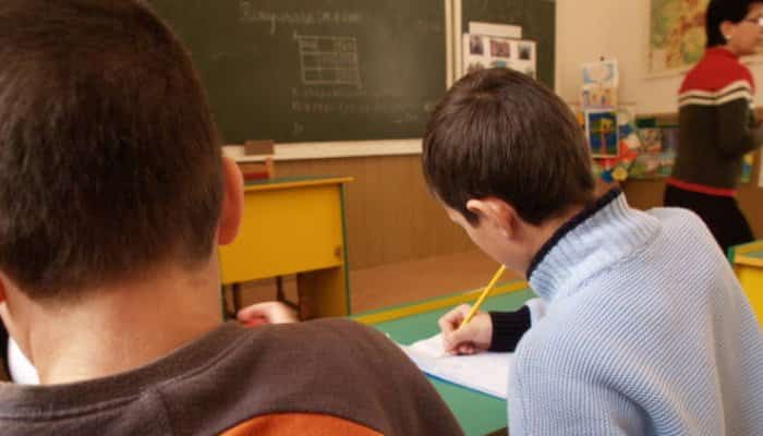 Tichete sociale de 500 de lei pentru elevii și preșcolarii din familii defavorizate