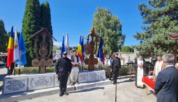 Scandal uriaş după dezvelirea unui monument dedicat eroilor din serviciile de informaţii, la Piteşti