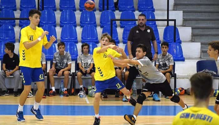 Victorii cu multe goluri pentru echipele de handbal juniori ale CSM Ploieşti