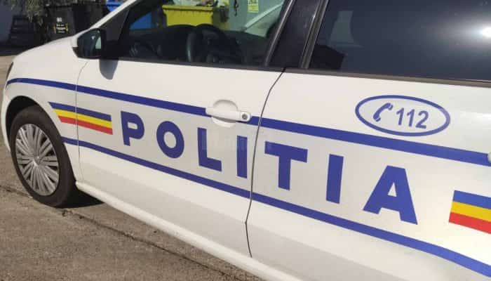 Maşină de poliţie implicată într-un accident rutier