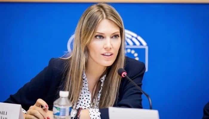 Eva Kaili, vicepreşedinta Parlamentului European, a fost arestată şi pusă sub acuzare în cadrul anchetei anticorupţie