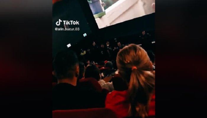 VIDEO 🎦 Proiecția “Romina, VTM”, întreruptă la Ploiești, în urma unui scandal. Nu este primul incident în sălile de cinema, la difuzarea filmului cu maneliști care a bătut “Teambuilding”