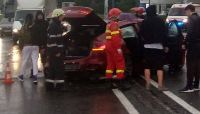 Accident pe DN72, lângă Ploieşti. O persoană a rămas încarcerată