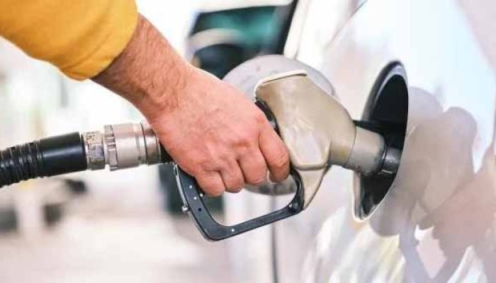 Guvernul ia în calcul să revină la schema de compensare a preţului la carburanţi cu 50 de bani