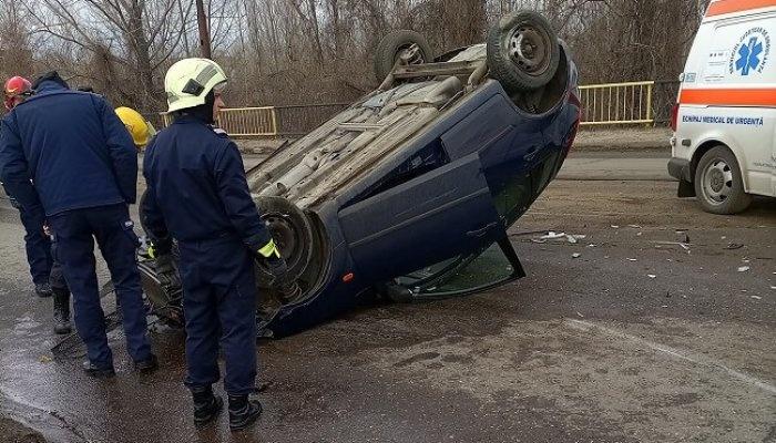 sofer răsturnat cu mașina