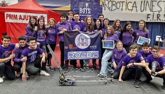 FOTO 📸 Poveste de succes. RO2D2, echipa de Robotică a CNMV Ploiești, va reprezenta România la Mondialele de la Houston