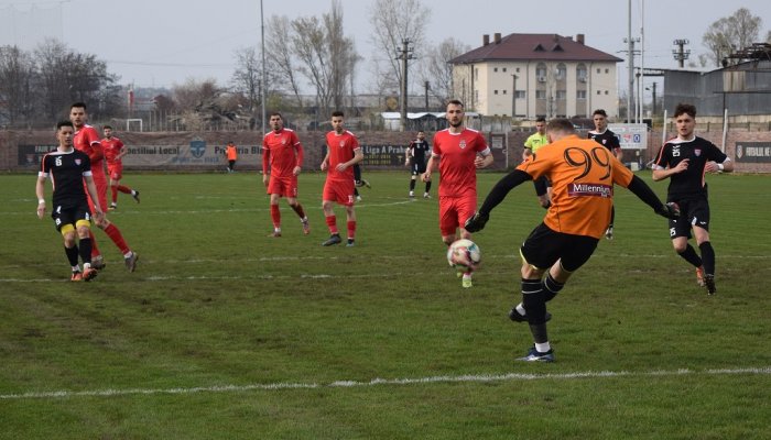 Derbi încrâcenat la Blejoi. Puncte împărțite și cartonașe