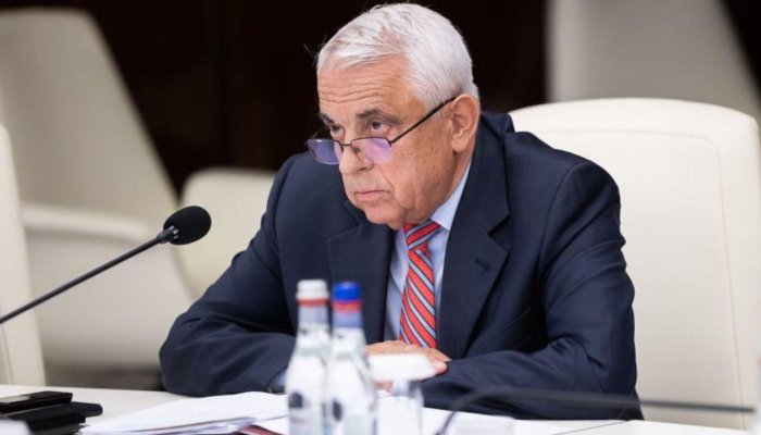 Legume coapte forțat cu substanțe toxice |  Petre Daea îi amenință cu tăierea subvențiilor pe legumicultorii care folosesc chimicale concentrate pentru coacerea forțată a legumelor