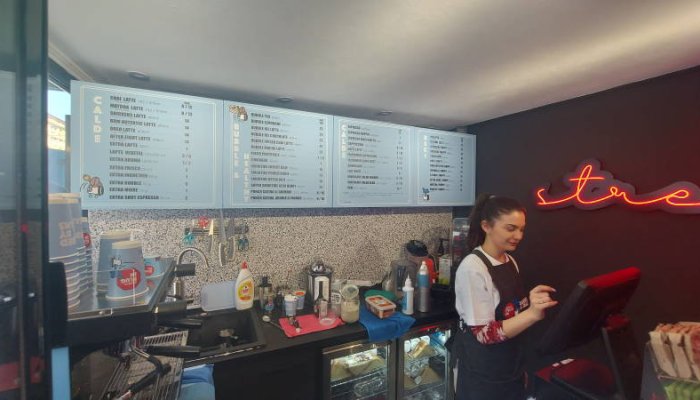 VIDEO | O nouă cafenea s-a deschis în Ploieşti. Stretto Plug-In promite cea mai variată gamă de cafele, frappe-uri şi bubble tea