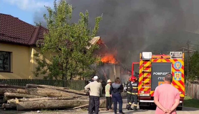 VIDEO. 60.000 de lei s-au topit într-un incendiu care a cuprins o casă