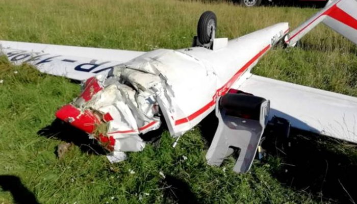 Un pilot a murit, după ce s-a prăbuşit cu planorul, lângă aerodrom