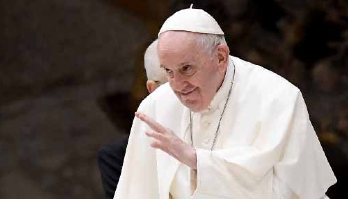 Papa Francisc va fi supus miercuri unei intervenţii chirurgicale pentru un risc de obstrucţie intestinală