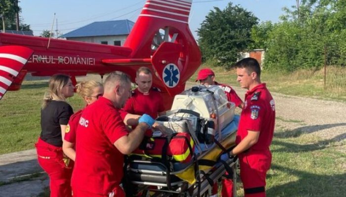 Un bebeluș cu insuficienţă respiratorie acută, după intoxicarea cu nitriţi, a fost preluat de un elicopter SMURD