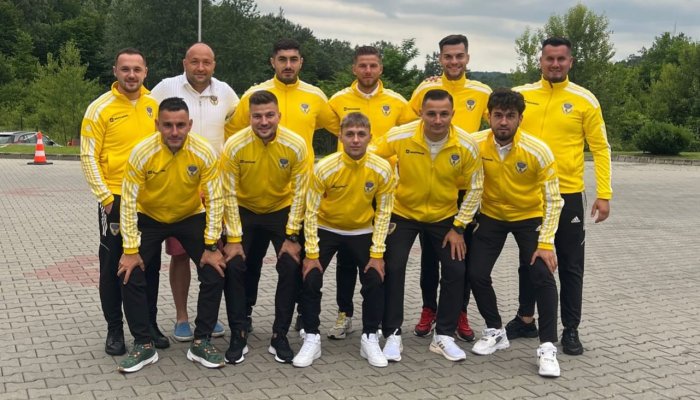 În elită la minifotbal. Două echipe prahovene joacă la Campionatul Național de la Bistrița