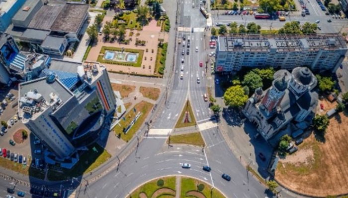 CANICULA PLOIESTI ☀️ Zeci de artere din municipiu sunt stropite, în aceste zile, la comanda Primăriei