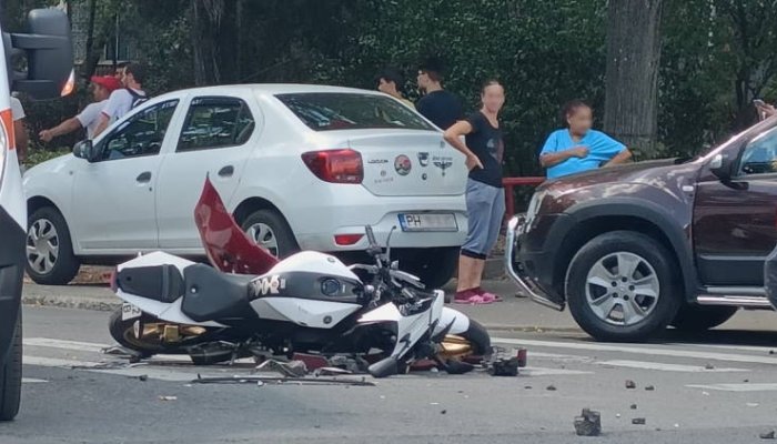 FOTO | Motociclist de 17 ani, implicat într-un accident lângă Spitalul Județean din Ploiești