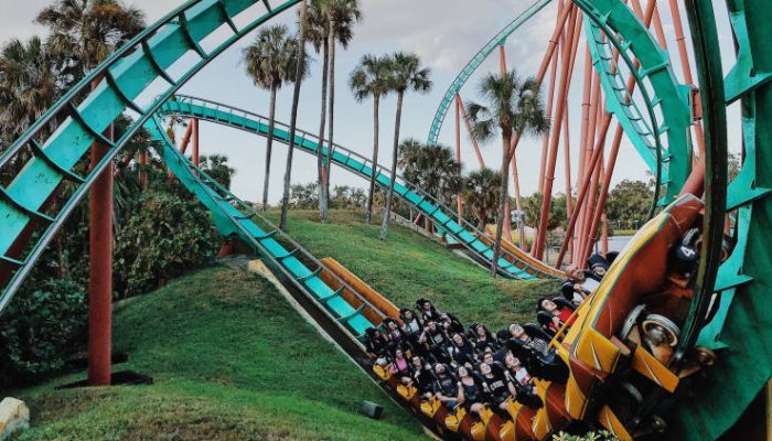 Reziști adrenalinei generate de un roller-coaster? Iată 5 locuri din Europa în care merită să ajungi