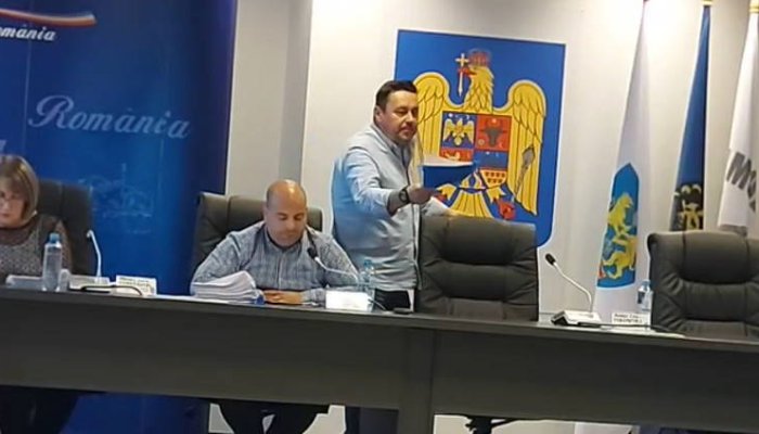 VOUCHERE PENTRU ELEVI | Primarul Ploieștiului insistă că proiectul pentru vouchere educaționale nu poate fi aplicat | VIDEO