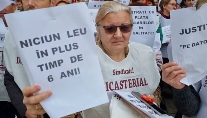 Protest demarat de grefieri, luni, în fața Înaltei Curți de Justiție