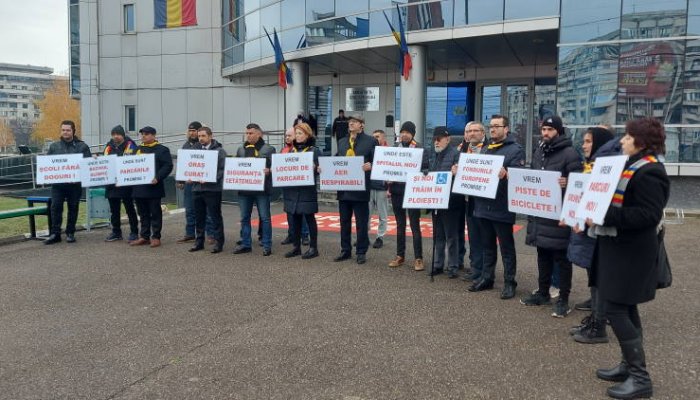 VIDEO 🎦 Protest al AUR în fața Primăriei Ploiești, împotriva actualei administrații