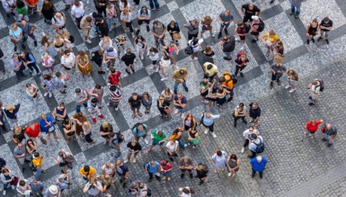 Sondaj INSCOP: Circa 70% dintre români au rude plecate din țară