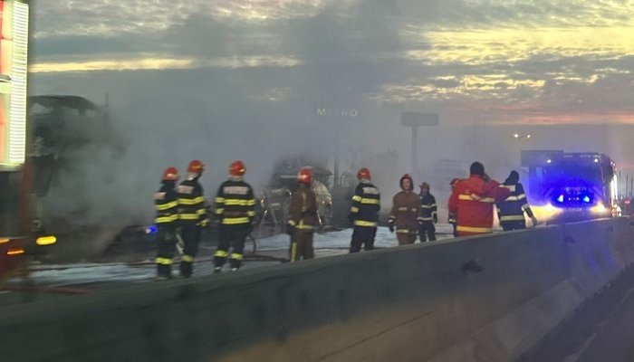 incendiu autocamion platformă masini dn1