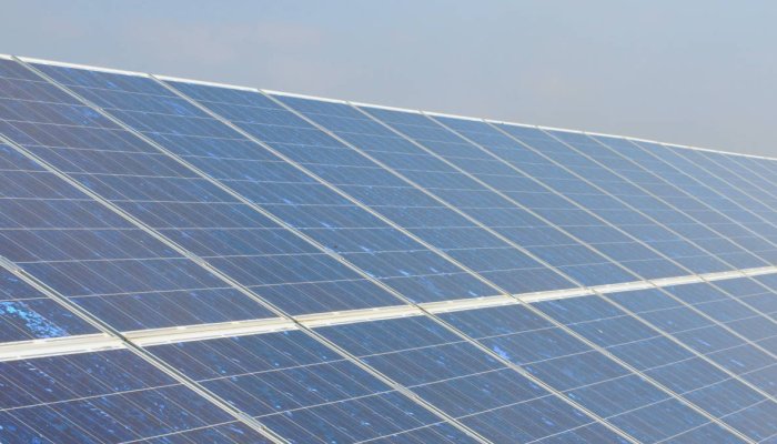 Românii vor putea lua fonduri europene, prin PNRR, pentru instalarea de panouri fotovoltaice