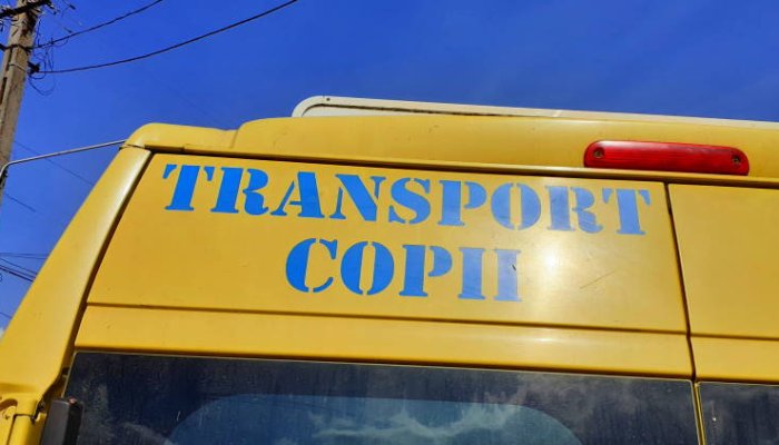 26 de microbuze electrice, pentru transportul școlarilor, vor ajunge în localitățile din Prahova