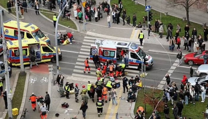 Accident pe trecere! 17 răniți, după ce o mașină a intrat în plin în pietoni