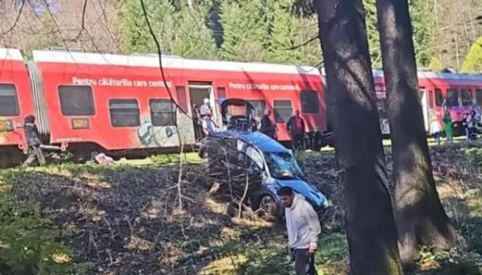 accident masina tren brașov