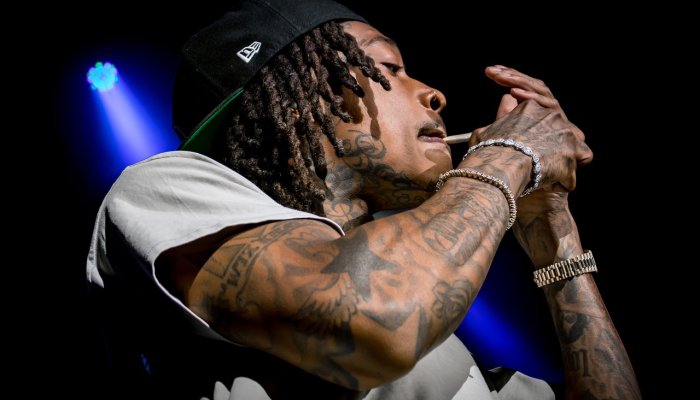 UPDATE Comunicat DIICOT: ce cantitate de droguri avea Wiz Khalifa asupra lui VIDEO 🎦 Rapperul Wiz Khalifa arestat de poliție, după ce și-a aprins un joint de marijuana pe scenă, la festivalul Beach, Please!