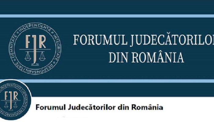 judecători