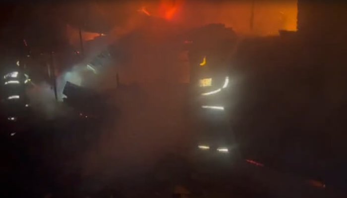 incendiu izvoarele malu vânăt