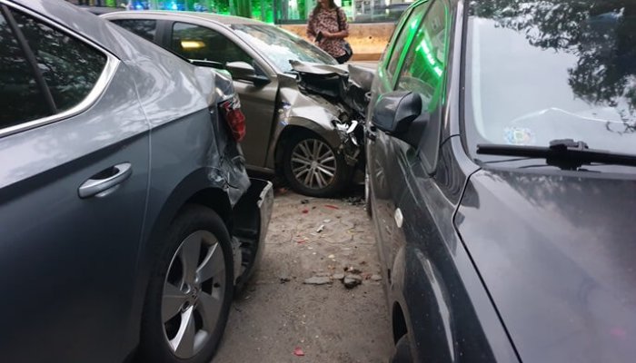 accidentul cu trei mașini, produs în Bariera București