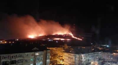 Incendiu uriaș pe muntele Pietricica! Au intervenit pompieri din trei județe (video)