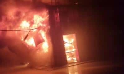 INCENDIU MIZIL - Doi pompieri au fost răniți în timpul intervenției la fabrica de mezeluri