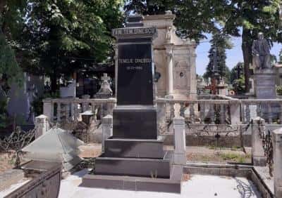 Încă o anchetă pentru profanare de cadavre sau morminte, în Prahova! Bustul unui fost primar al Ploieștiului a fost furat din Cimitirul Viișoara