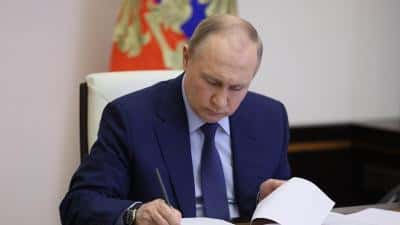 Vladimir Putin înăsprește pedepsele pentru militarii care refuză să lupte