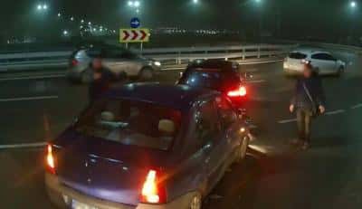 Accidentul de la sensul giratoriu suspendat a fost provocat de un șofer beat, în vârstă de 71 de ani. Imagini cu momentul impactului