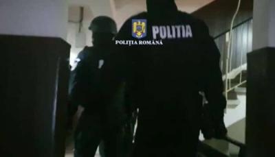 Patru persoane reținute de polițiștii din Prahova, într-un dosar de proxenetism