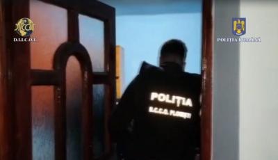 VIDEO🎦 Percheziții DIICOT în Prahova, la traficanți, inclusiv elevi, care vindeau droguri pentru liceeni 