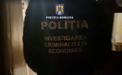 VIDEO 🎦 Câțiva indivizi au făcut aproape 200.000 de lei, în câteva luni, folosind metoda “COLETUL”. Percheziții la escroci din Prahova și București